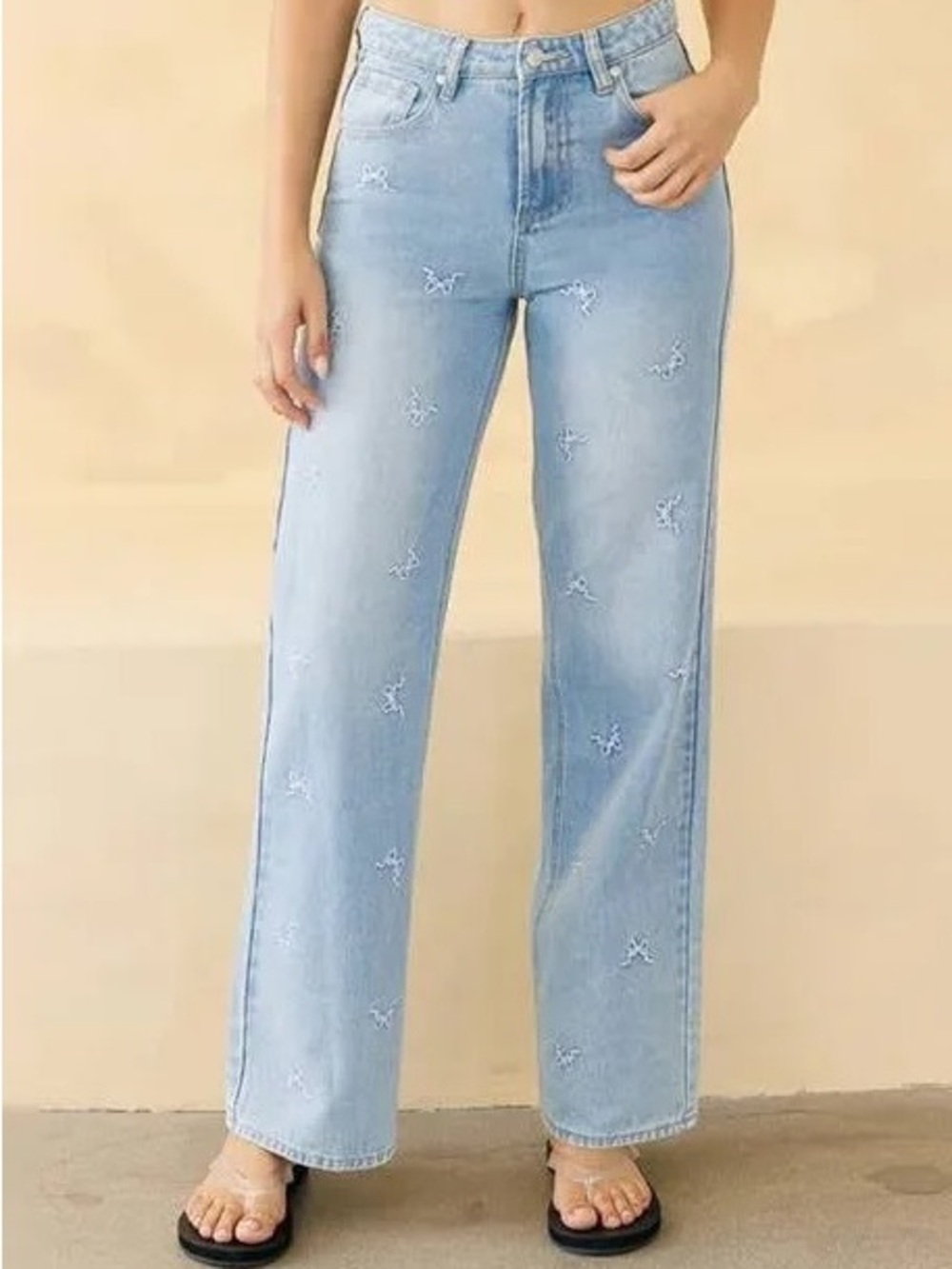 Cali1850 Light Wash Bow Embroidered Wide Leg Jeans